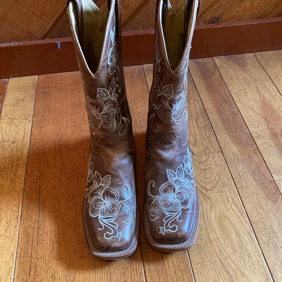 Shyanne Leather floral embroidered square toe cowboy boots - Picture 4 of 6